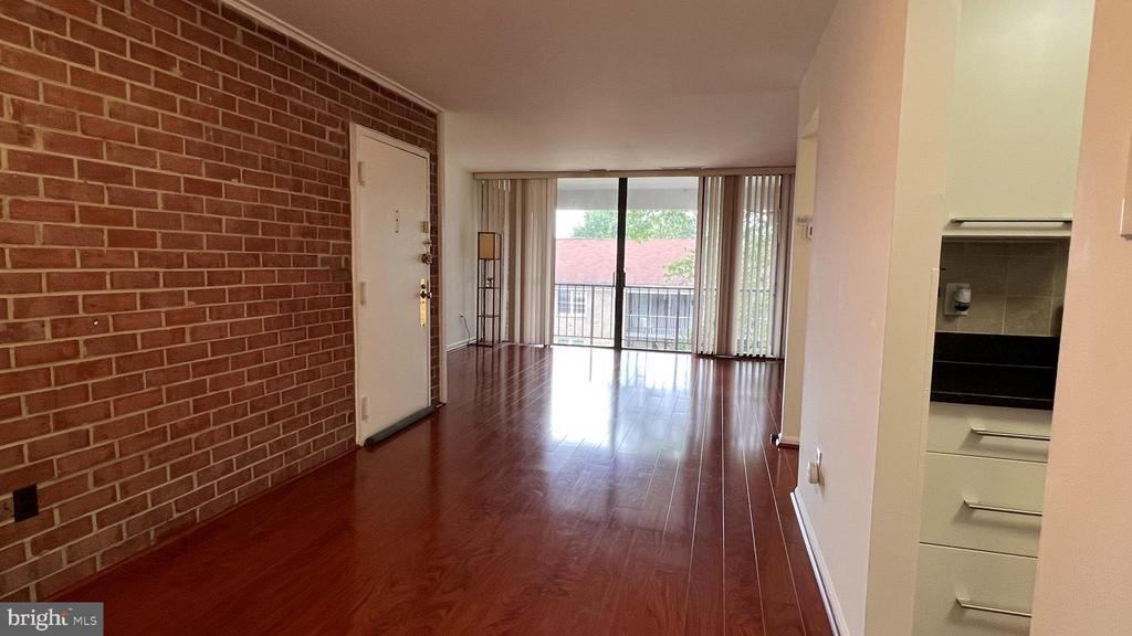 756 Quince Orchard Blvd Unit 202, Gaithersburg, MD 20878 Room for