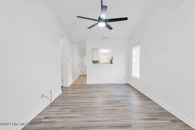 Foto del edificio - 900 Springwood Dr