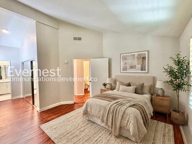Building Photo - 4455 Rockland Pl
