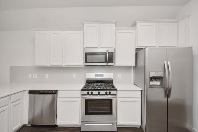 Building Photo - 15819 Kinlough Dr