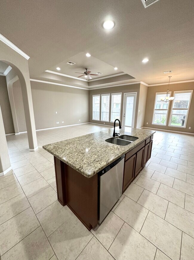 Building Photo - 2528 Kimbolton Dr