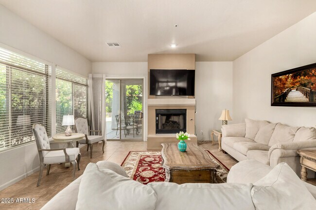 Foto del edificio - 8250 E Mountain Spring Rd