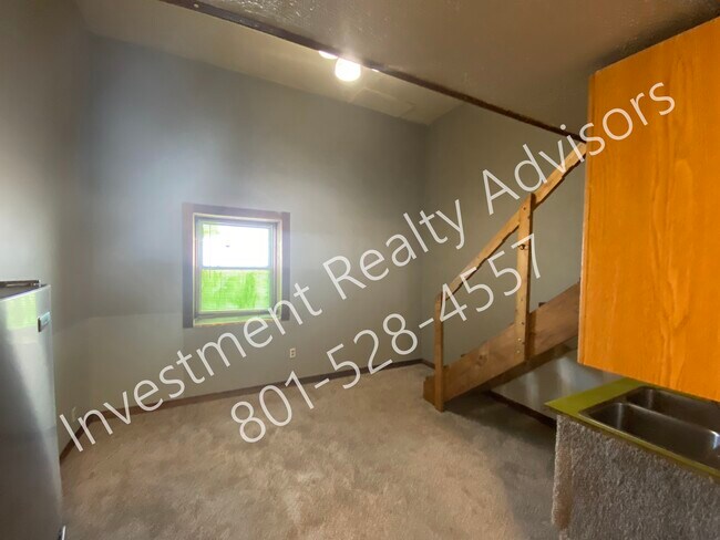 Foto del edificio - 222 W Broadway-N