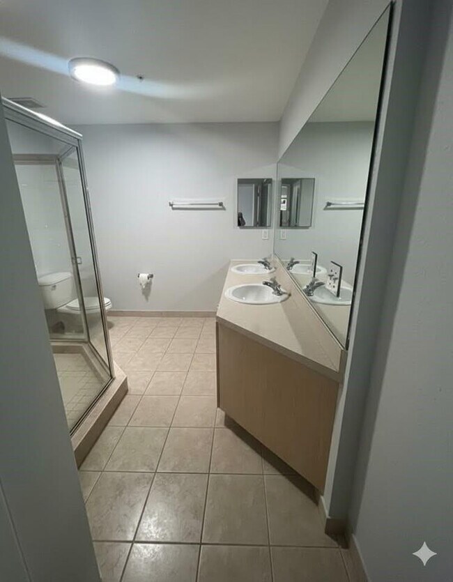 Building Photo - 2801 Riverside Dr