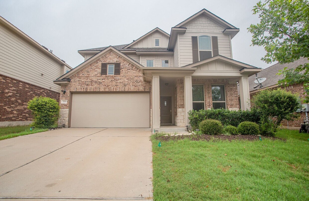 Foto principal - Cozy & Beautiful 4BR/2.5BA Two-Level Home ...
