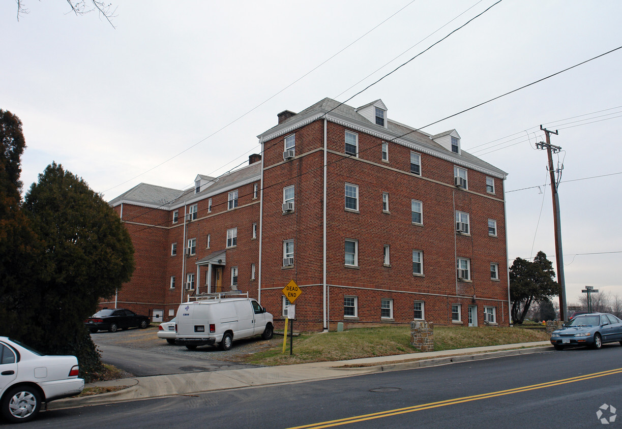 Building Photo - Boulevard Courts