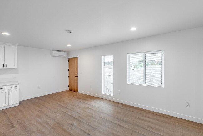 Foto del edificio - 2236 Burnside Ave