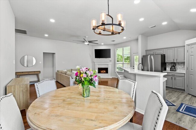 Building Photo - 5206 Chasewood Dr