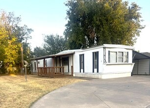 Building Photo - 608 N 7th St