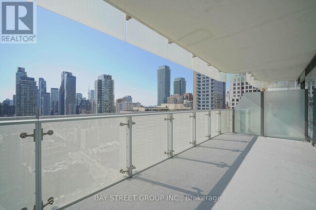 Photo du bâtiment - 1-1601 Bloor St E
