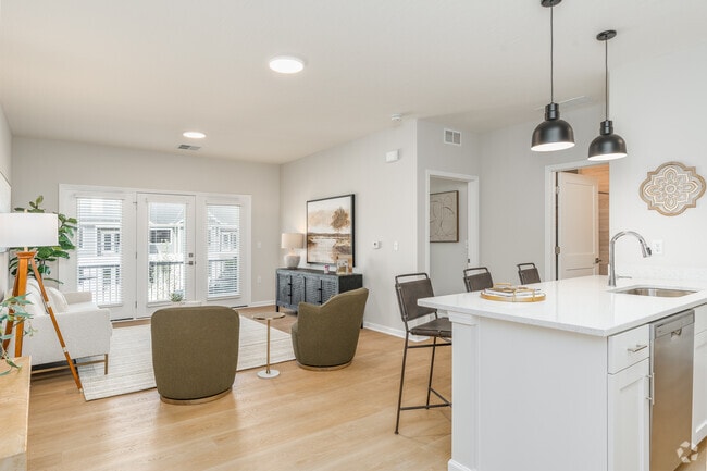 1BR, 1BA - 797SF - Living Room - Meadows at Sunbury