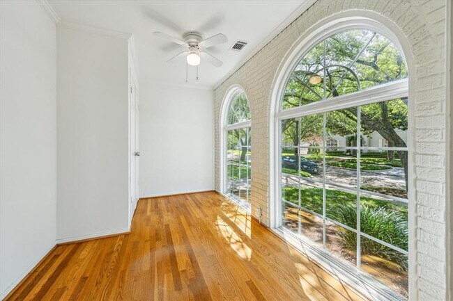 Foto del edificio - 2908 Albans Rd