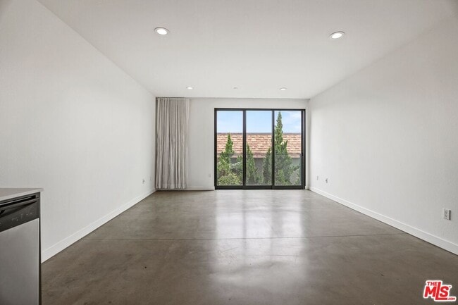 Building Photo - 10810 Palms Blvd