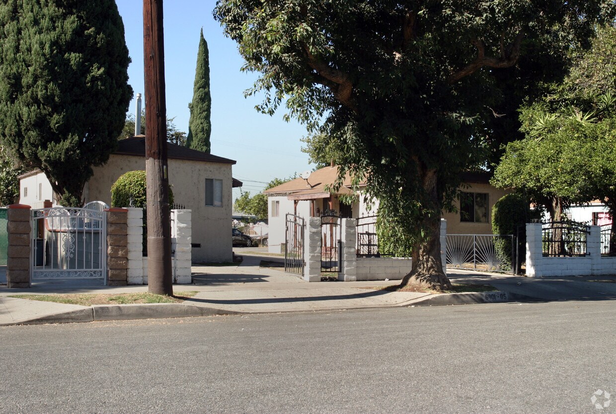 Foto del edificio - 6901 El Selinda Ave