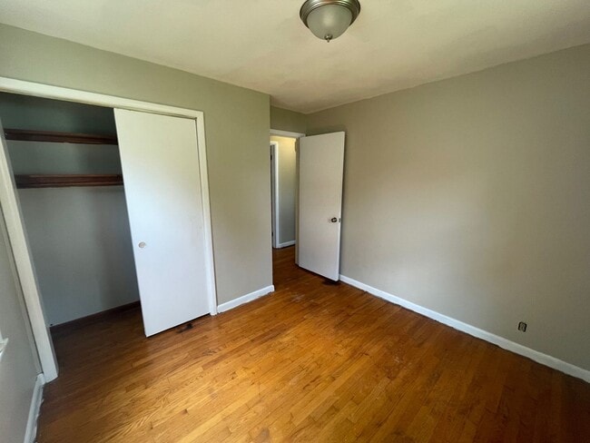 Building Photo - 3 Bedroom House!