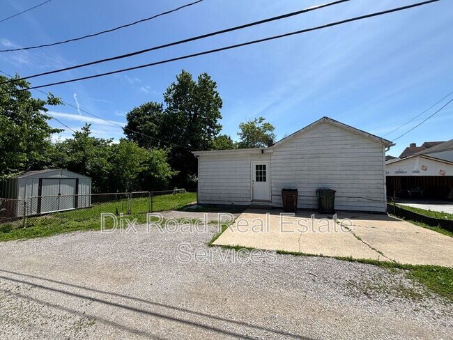 Building Photo - 670 Hooven Ave