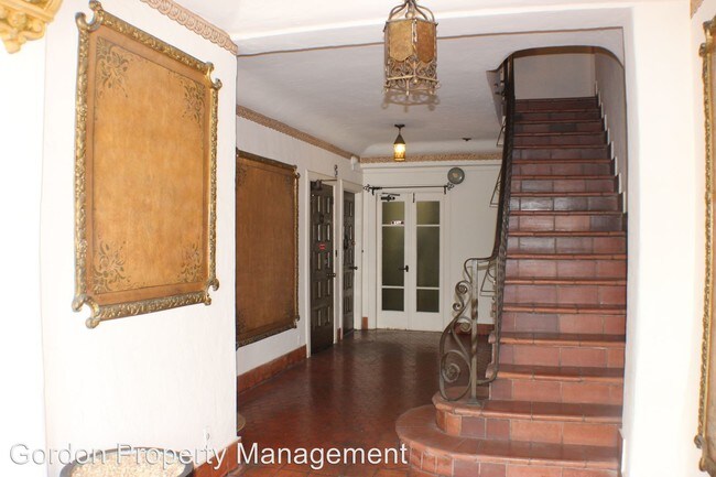 Building Photo - 2060 Leavenworth St