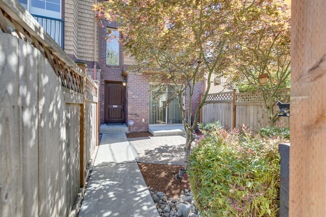 Photo - Charming Seattle Townhome with Garage Avai...