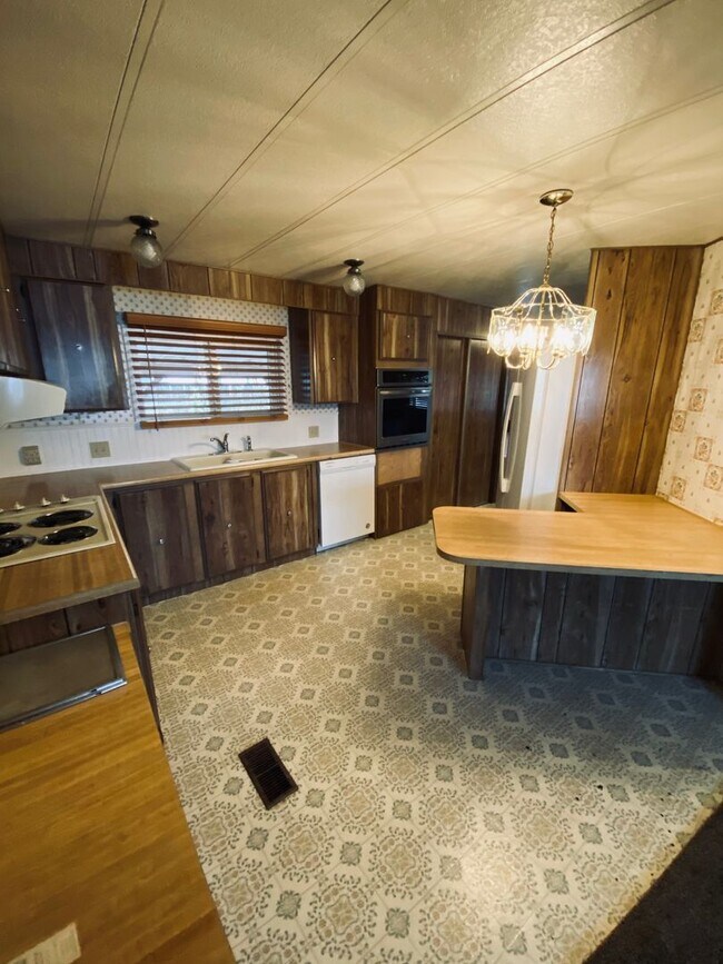 Foto del edificio - 2 Bedroom Home in Suburbs
