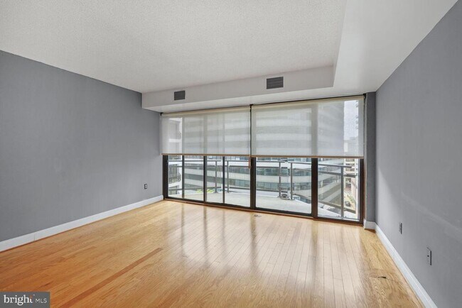 Foto del edificio - 1530 Key Blvd