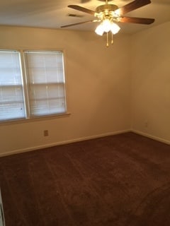 Foto del edificio - Brick Home with Carport & Fenced yard