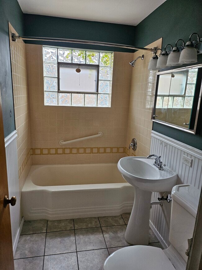 Fotografía del edificio - 840 Dunlop Ave