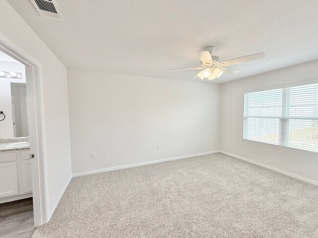 Foto del edificio - Spacious 4-Bedroom Home - Woodlands