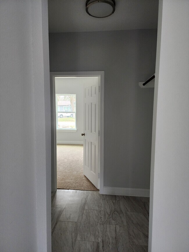 1er pasillo/Entrada a la habitación principal - 6116 Trescon Dr