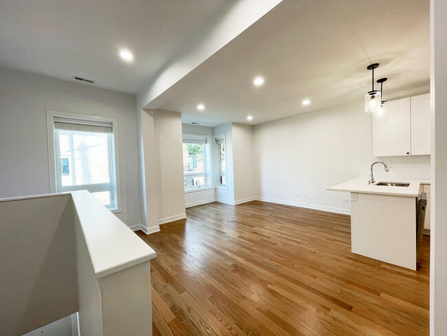 Building Photo - 2116 W 35th St