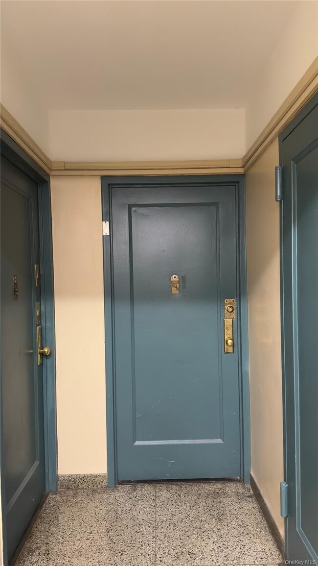 Building Photo - 1970 E Tremont Ave