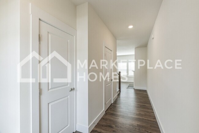 Foto del edificio - 8227 Wind Lake Ct