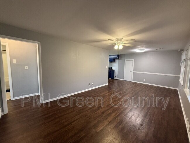 Foto del edificio - 9108 E Marshall St