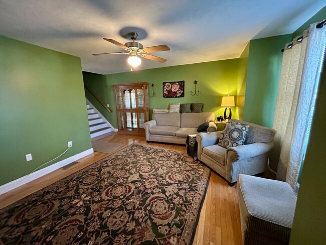 Living room - 407 Main St