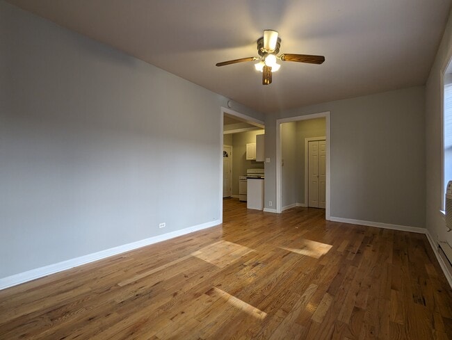 Building Photo - 3732 N Pine Grove Ave
