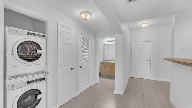 Foto del edificio - 533 NE 3rd Ave