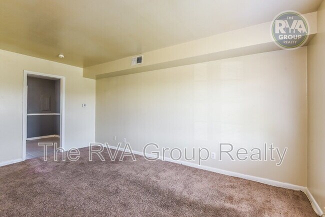 Building Photo - 4111 Kinsley Ave