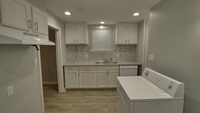 Building Photo - 2021 St Anthony St