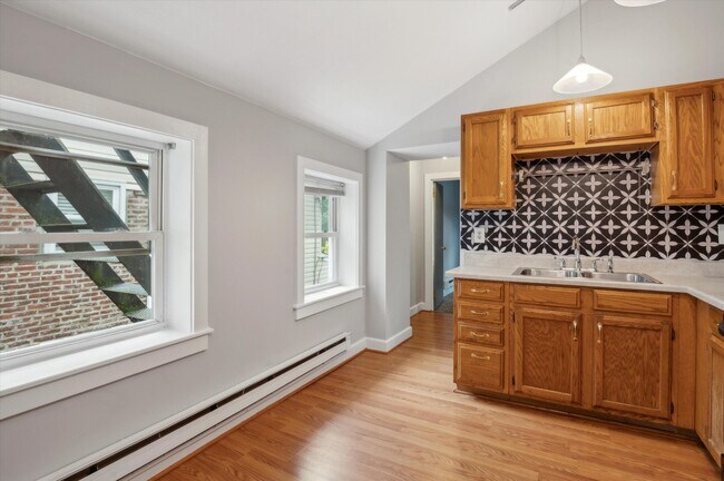 Building Photo - 117 E Miner St