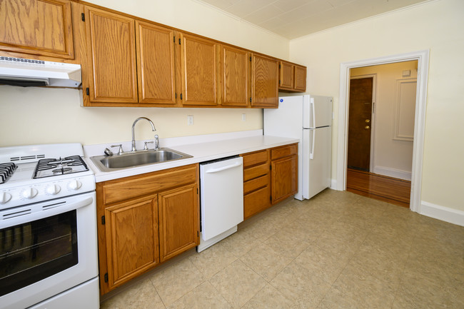 Kitchen - Englewood Properties