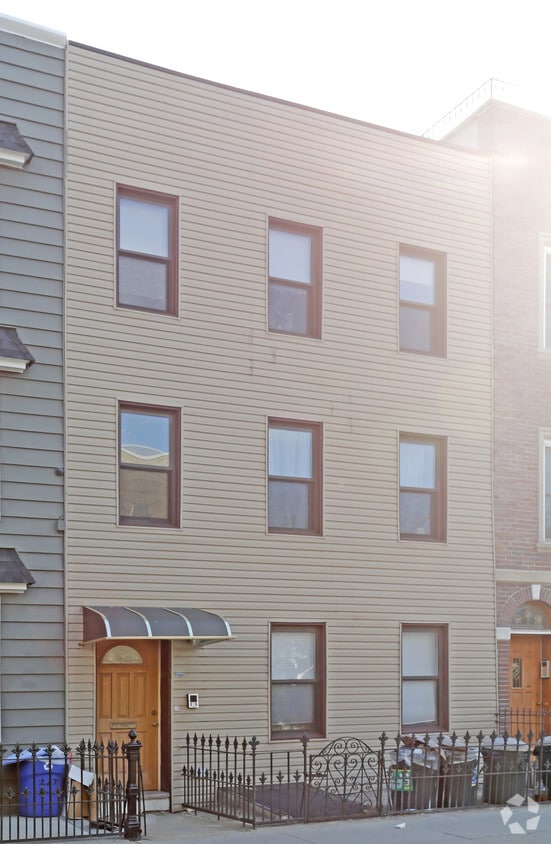 Building Photo - 229 N 7th St