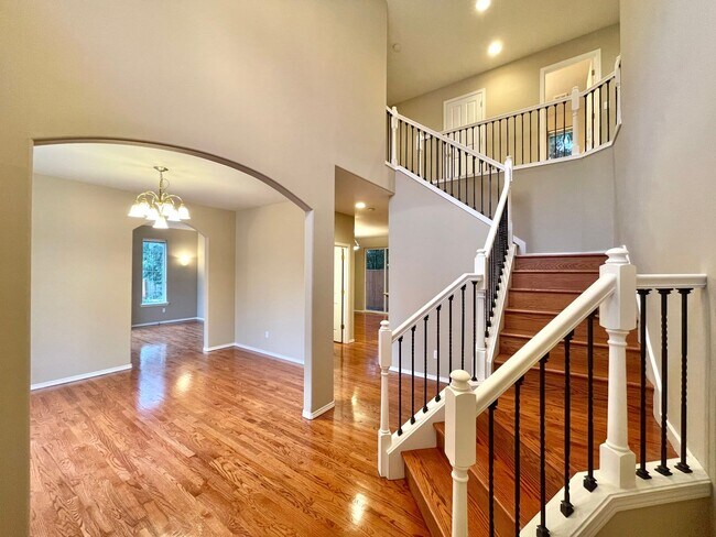 Foto del edificio - Spacious 3B2.5B Single-Family Home in Redmond
