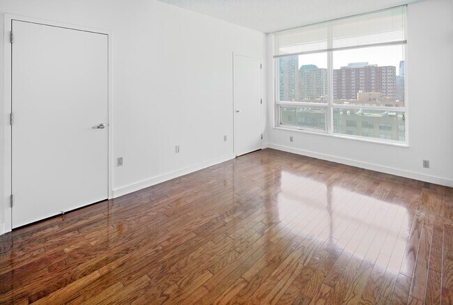 Foto del edificio - 20 Newport Pkwy