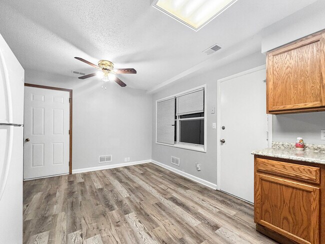 Foto del edificio - 7703 E 112th St