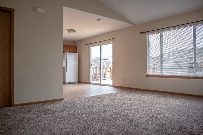 Building Photo - 1515 Prairie Dr