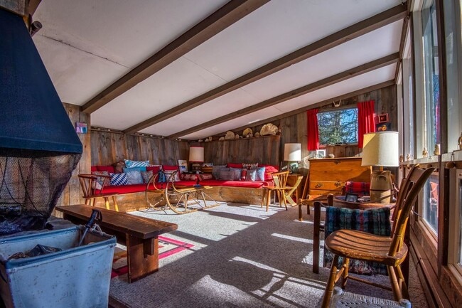 Building Photo - 36 Hoffmans