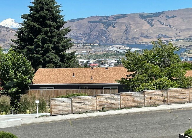 Foto del edificio - Application Pending - 3 Bedroom Home For R...