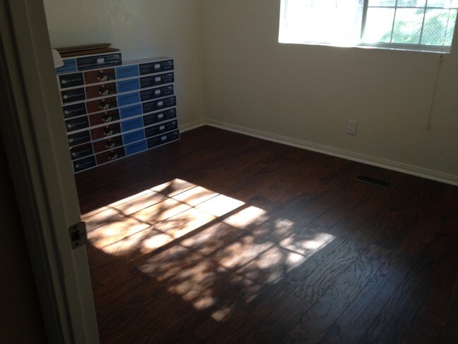 Building Photo - 47350 Rainbow Oaks Dr
