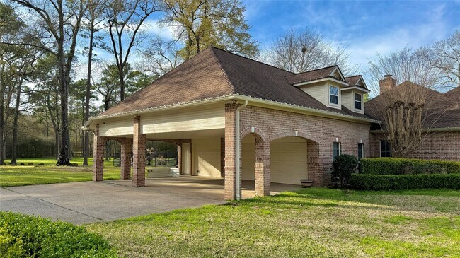 Foto del edificio - 15216 Saddlewood Dr