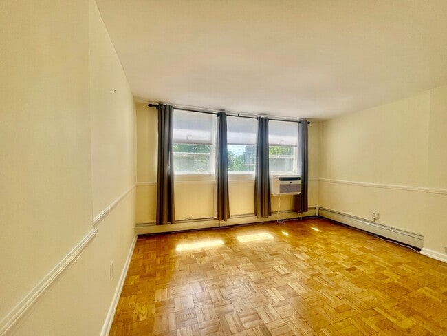 Foto del edificio - 1030 E Lancaster Ave