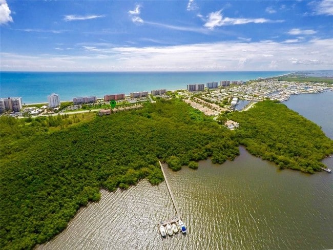 Building Photo - 10177 S Ocean Dr